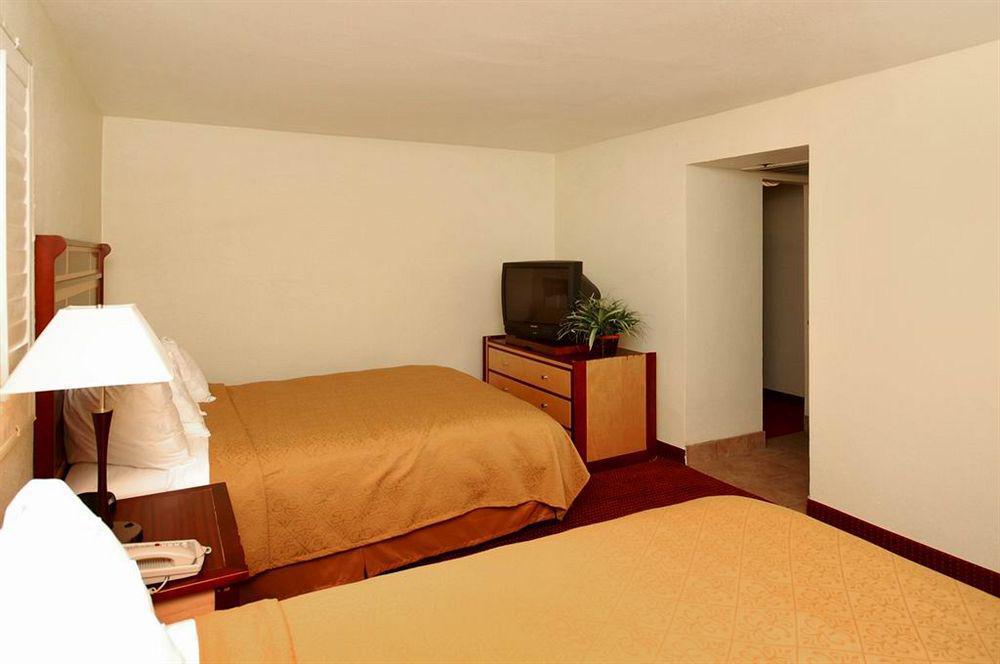 Hotel Ramada By Wyndham Tempe Near Asu Zewnętrze zdjęcie